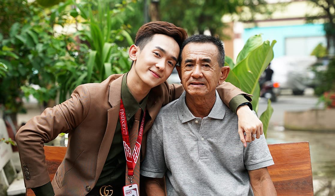 Anh Thiên và Ba nhận 32.956.800 đồng quyền lợi điều trị nội trú giúp Ba yên tâm trị bệnh và đón ngày mai tới!