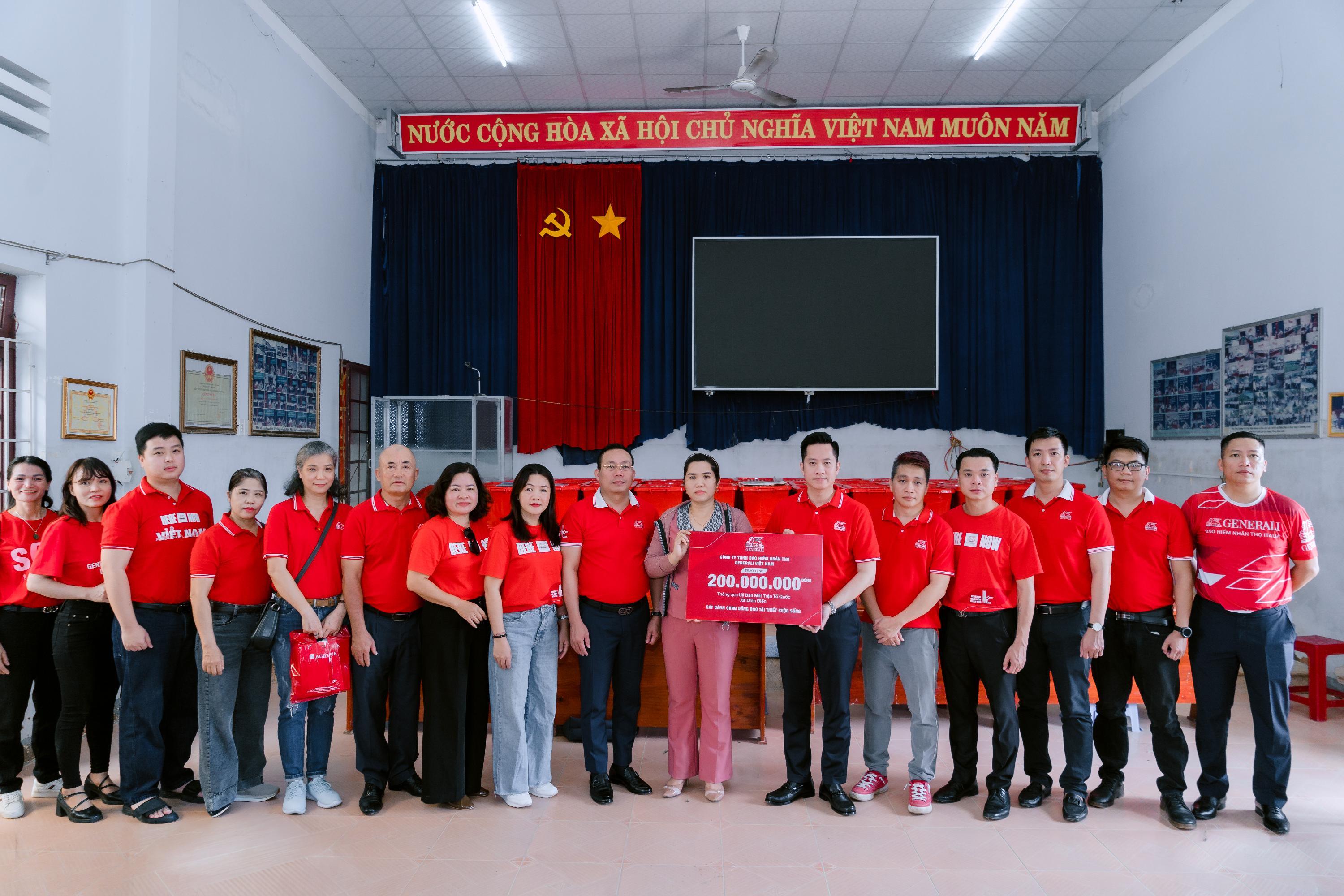 GENERALI VIỆT NAM TRỰC TIẾP TRAO TẶNG HƠN 1,2 TỶ ĐỒNG HỖ TRỢ NGƯỜI DÂN TÁI THIẾT CUỘC SỐNG SAU BÃO LŨ